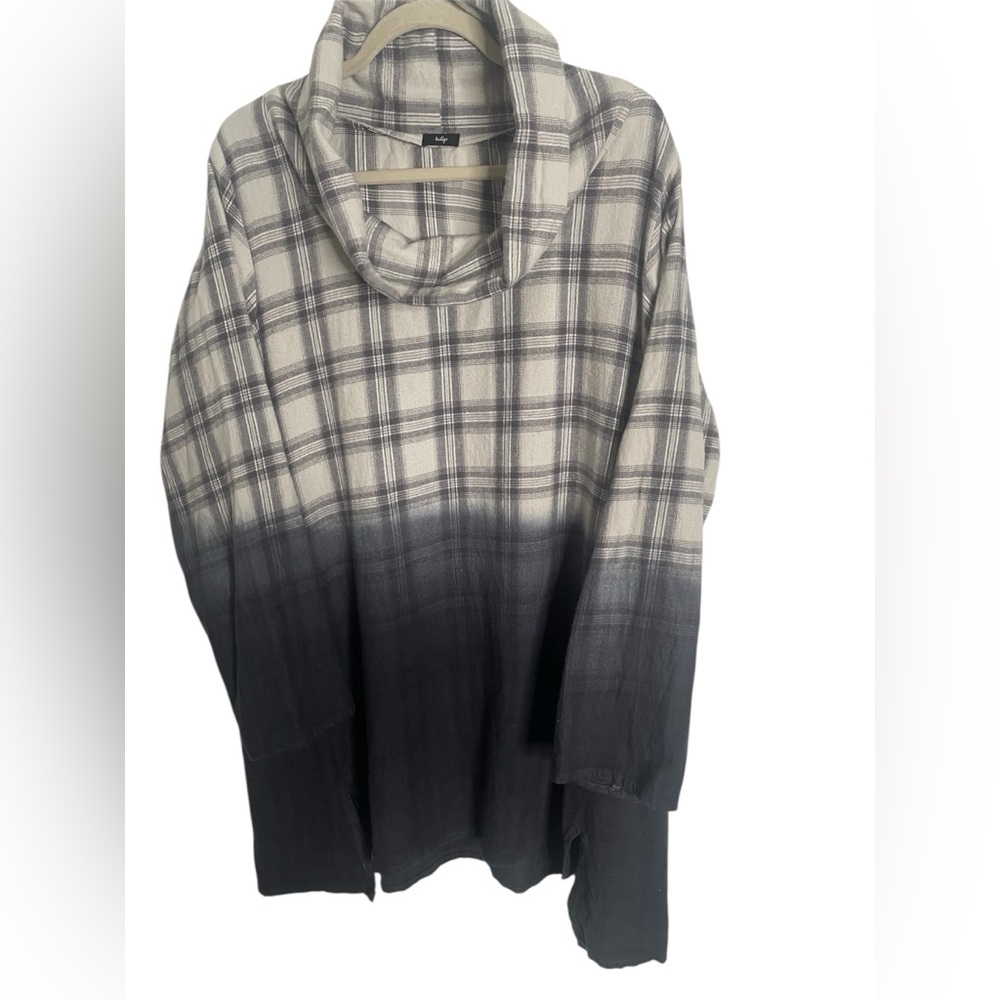 Tulip Plaid Black, Gray and White Women's Cowel Neck Tunic Sz L